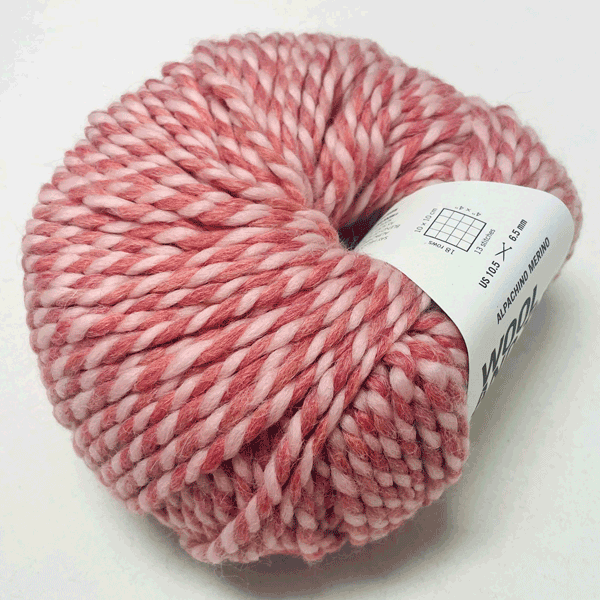 Alpachino Merino, Ball of pink and white yarn with a label on a white background
