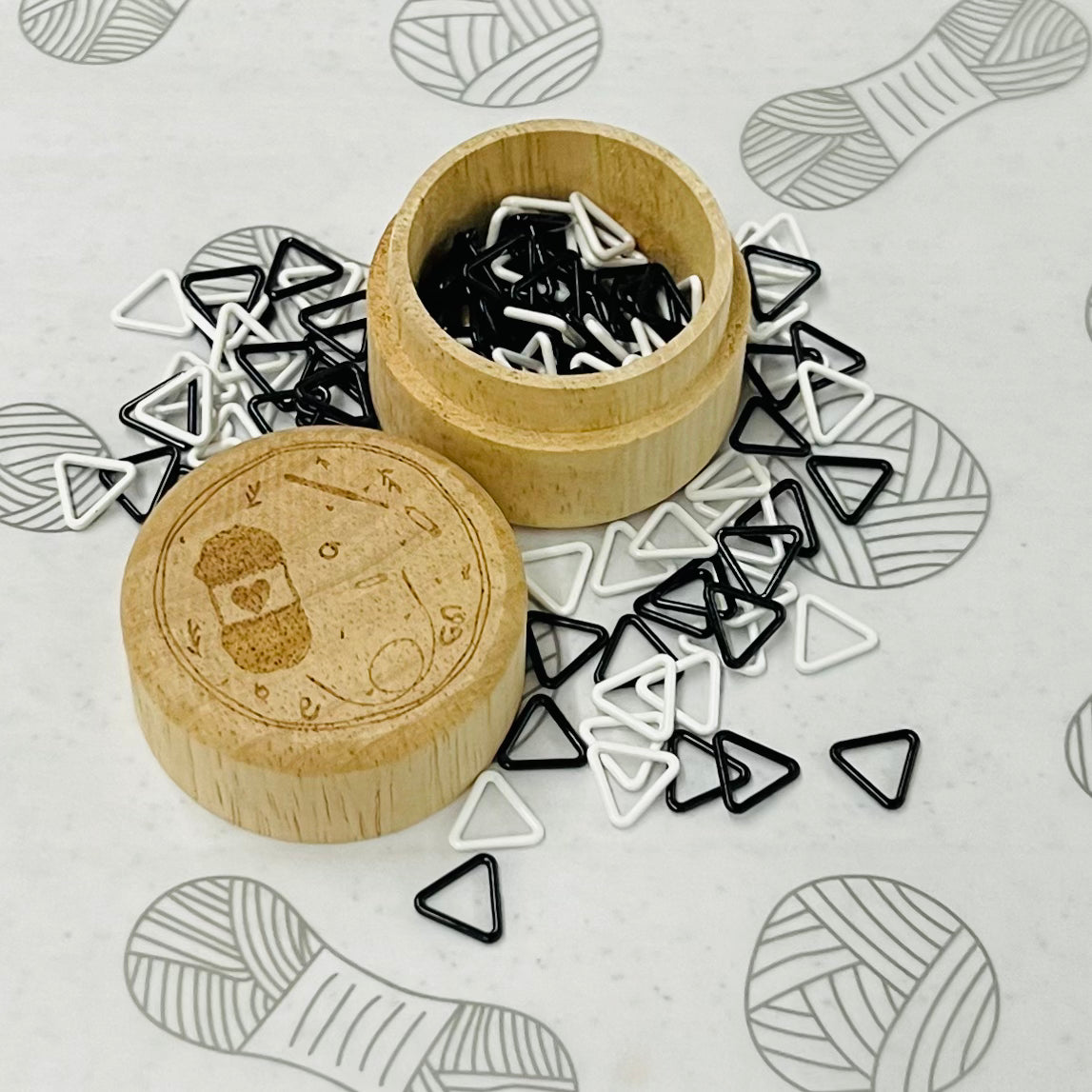 60 Stitch Markers in Wood Case